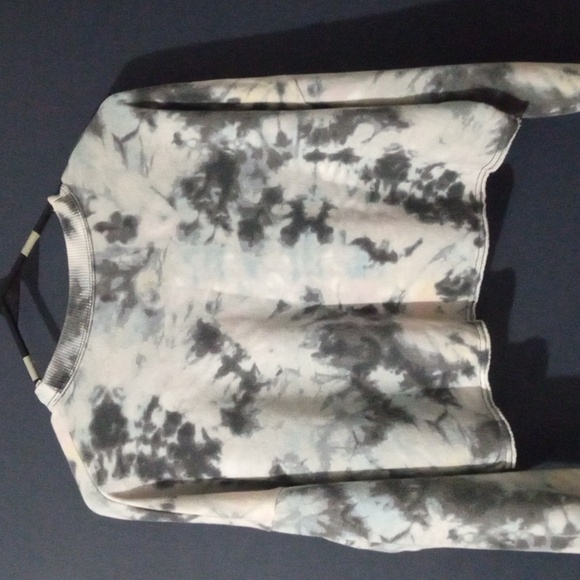 GUC Hollister Alaska USA Tie-Dye Crop Sweatshirt XS black gray blue pink… - Picture 4 of 5